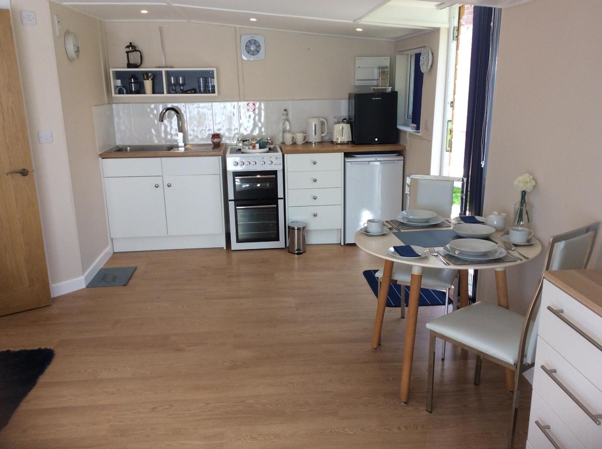 Old Ningwood Station Bed & Breakfast, Ningwood, Isle Of Wight Po41 0Tg Brook  Extérieur photo