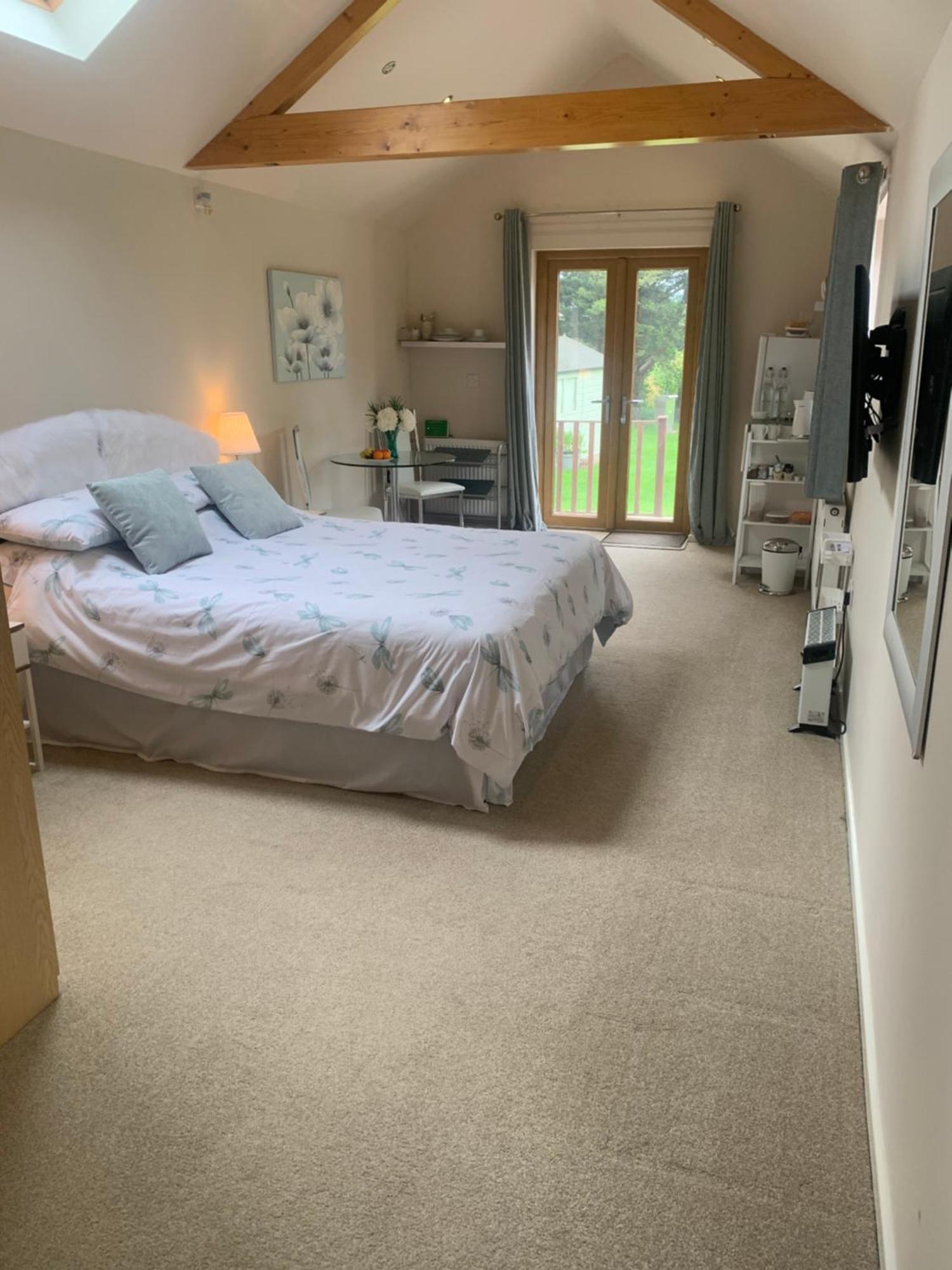 Old Ningwood Station Bed & Breakfast, Ningwood, Isle Of Wight Po41 0Tg Brook  Extérieur photo