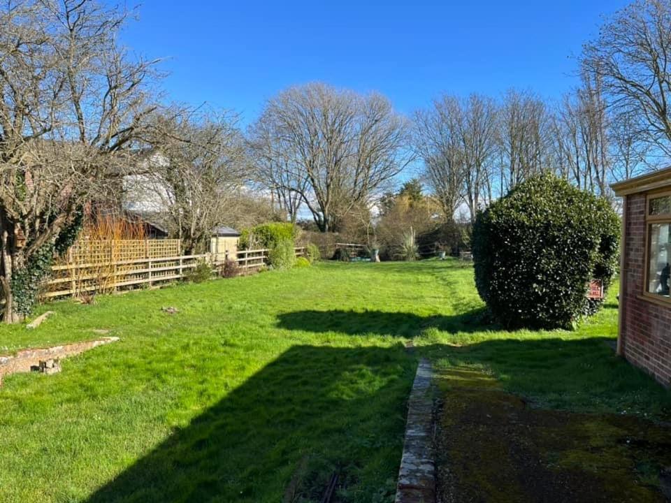 Old Ningwood Station Bed & Breakfast, Ningwood, Isle Of Wight Po41 0Tg Brook  Extérieur photo